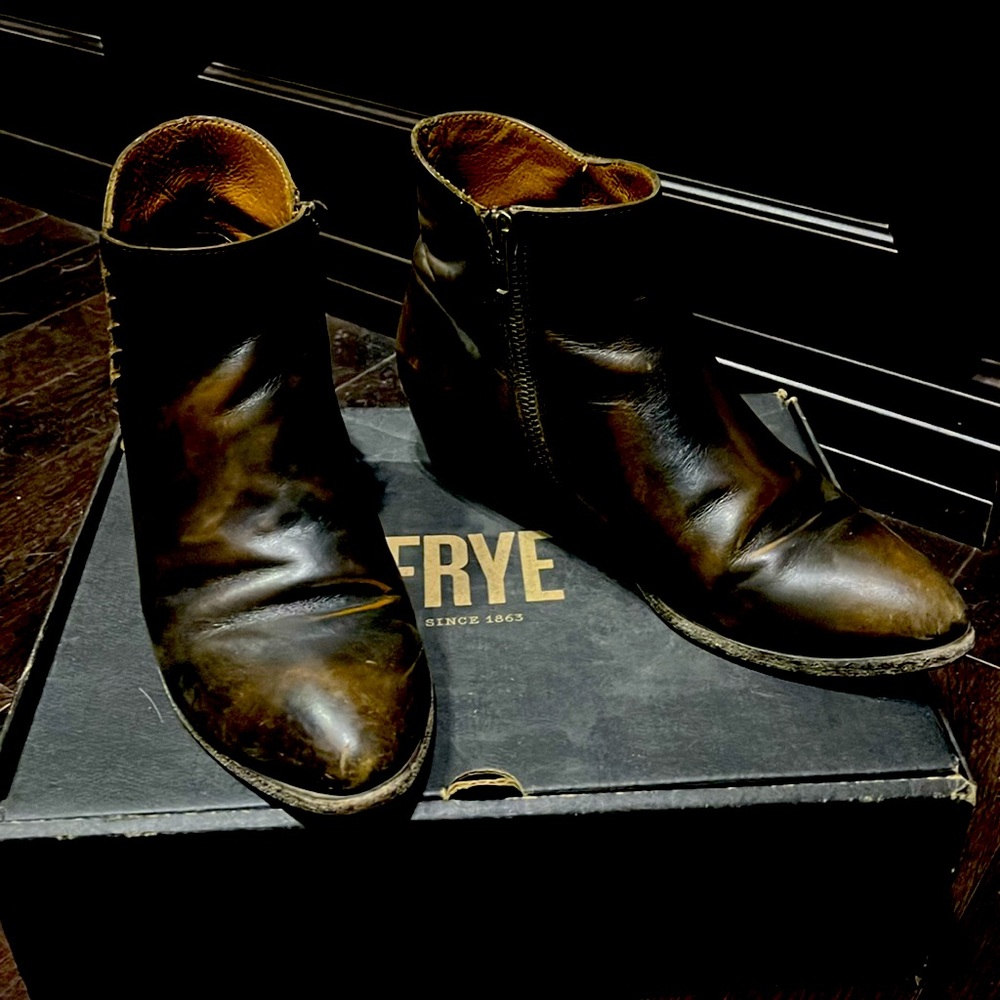 Frye Farrah Feather Bootie- size 9.5M!